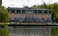 Schlossweiher mit dem Hauptgeb&auml;ude